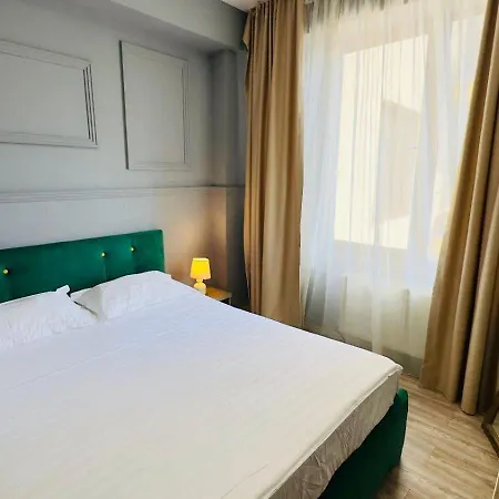 Seaview Luxe - Beachfront Apartment Mamaia